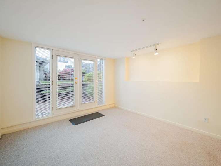 4682 W 14th Avenue, Vancouver, BC, V6R 2Y6 - 24