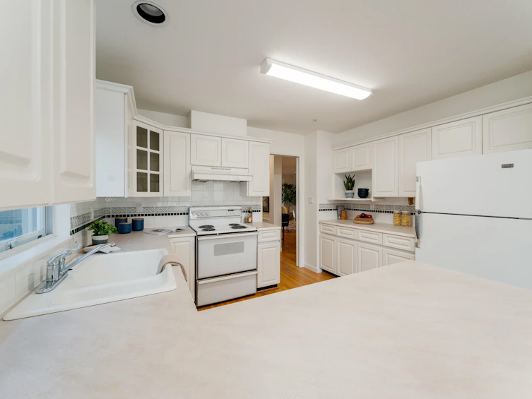 4682 W 14th Avenue, Vancouver, BC, V6R 2Y6 - 11