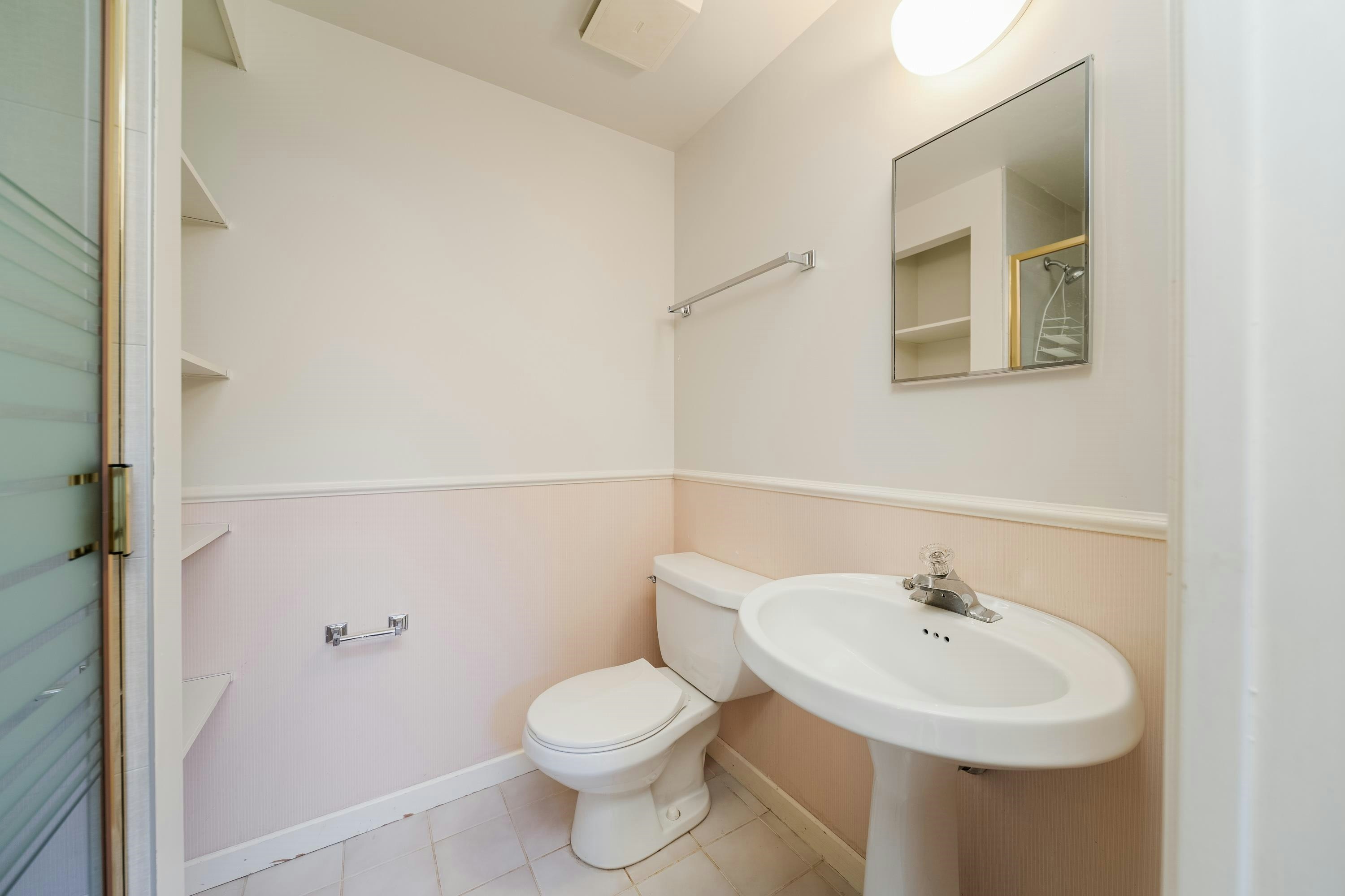 4682 W 14th Avenue, Vancouver, BC, V6R 2Y6 - 26