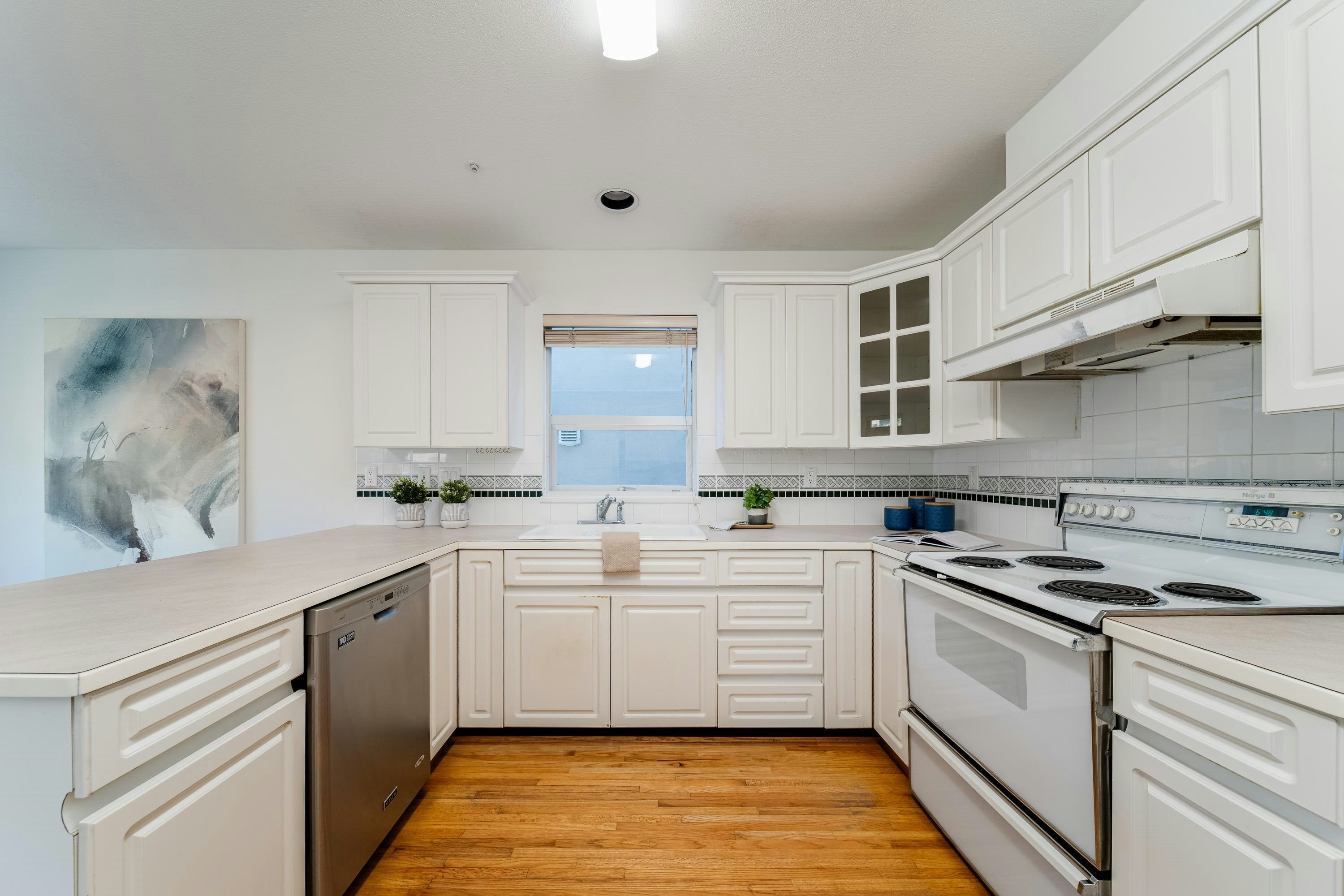 4682 W 14th Avenue, Vancouver, BC, V6R 2Y6 - 9