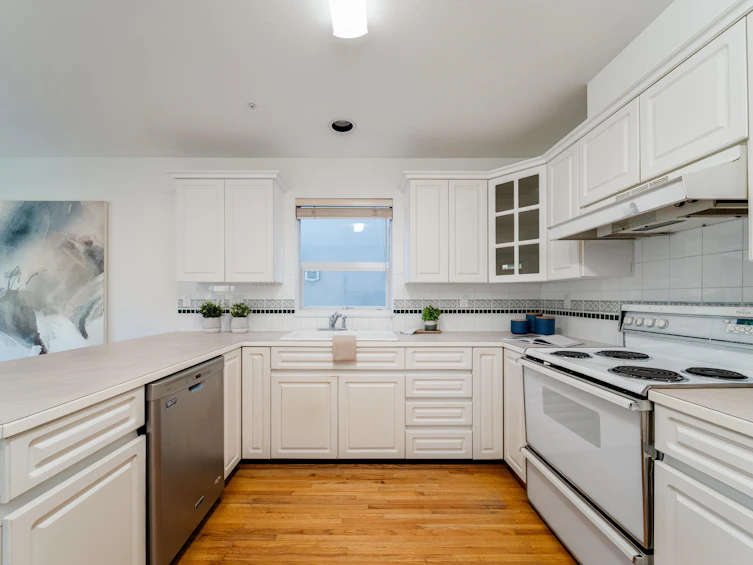 4682 W 14th Avenue, Vancouver, BC, V6R 2Y6 - 9