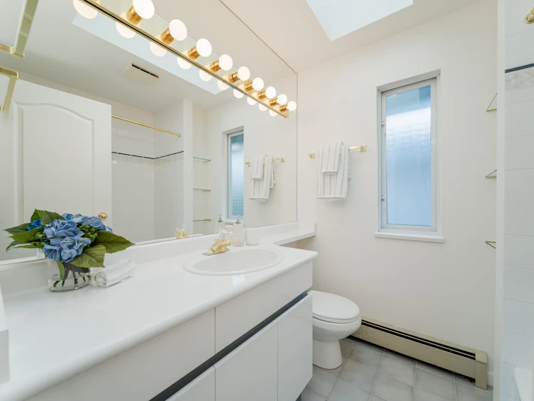 4682 W 14th Avenue, Vancouver, BC, V6R 2Y6 - 21