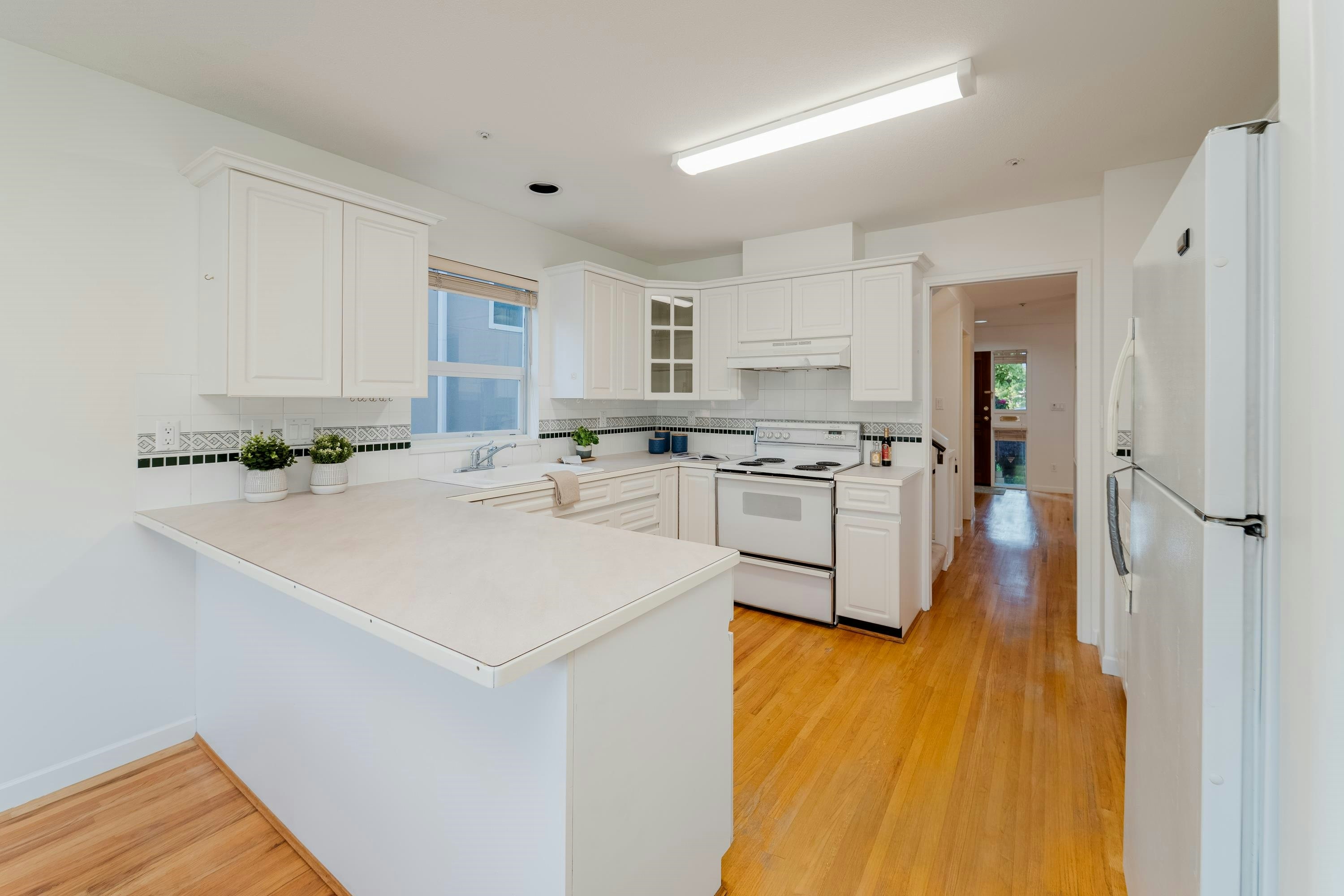 4682 W 14th Avenue, Vancouver, BC, V6R 2Y6 - 10