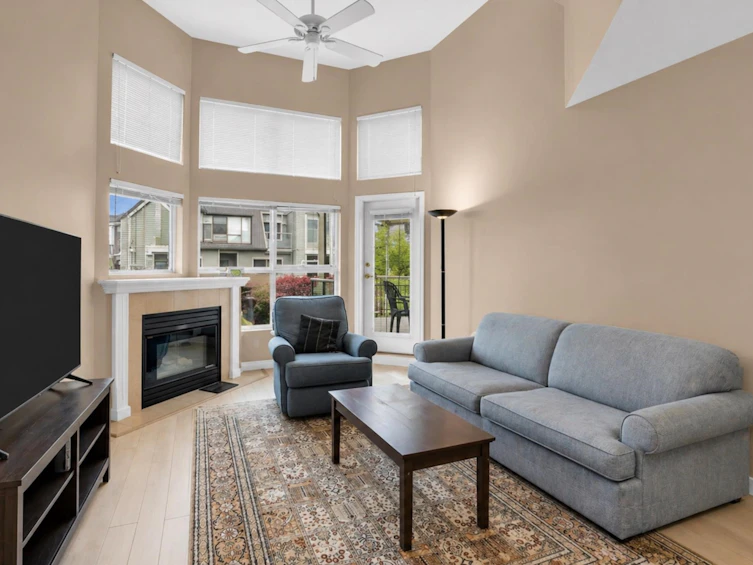 303-70 Richmond Street, New Westminster, BC, T6W 2N4