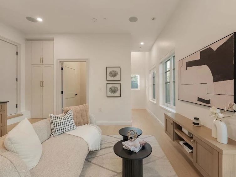 2544 Grant Street, Vancouver, BC, V5K 3G7 - 4