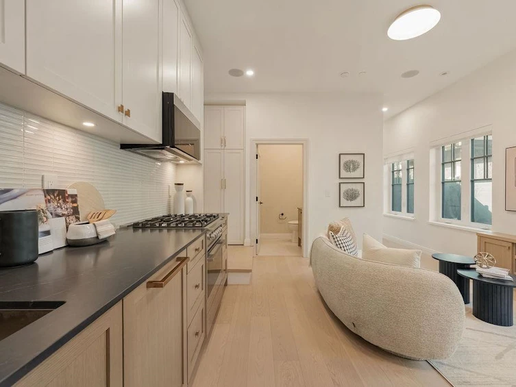 2544 Grant Street, Vancouver, BC, V5K 3G7 - 2