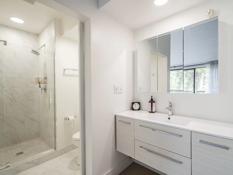 12-4957 Marine Drive, West Vancouver, BC, V7W 2P5 - 9