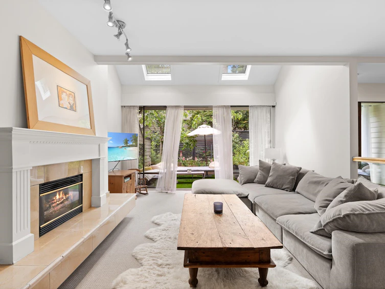 12-4957 Marine Drive, West Vancouver, BC, V7W 2P5