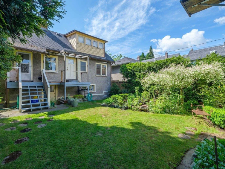 8510 Montcalm Street, Vancouver, BC, V6P 4P7 - 18