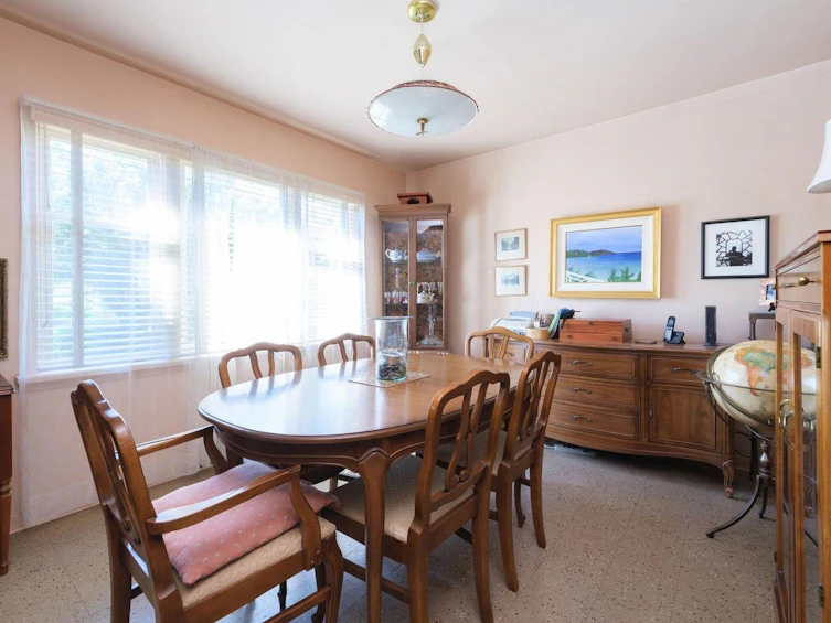 8510 Montcalm Street, Vancouver, BC, V6P 4P7 - 8