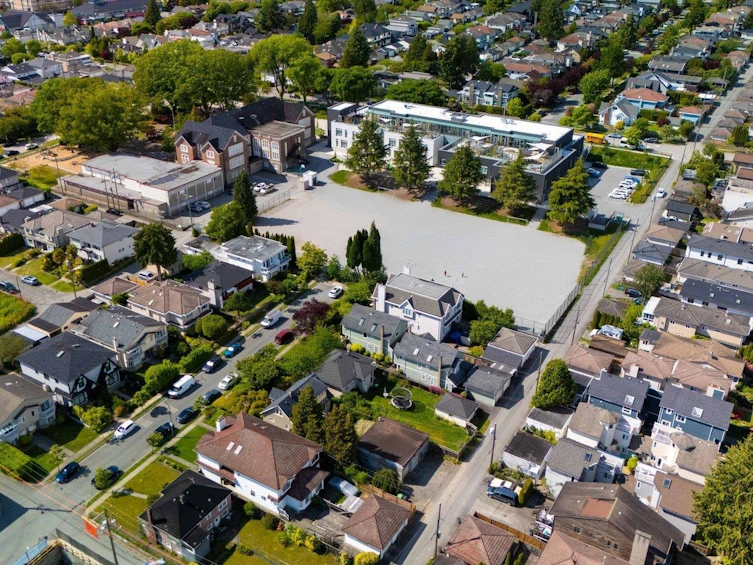 8510 Montcalm Street, Vancouver, BC, V6P 4P7 - 29