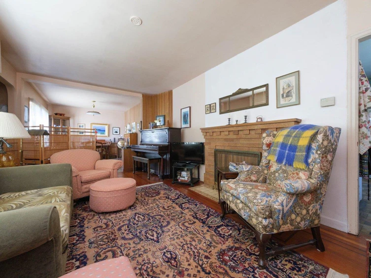 8510 Montcalm Street, Vancouver, BC, V6P 4P7 - 5