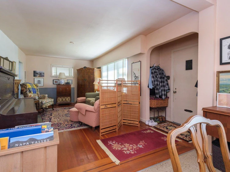 8510 Montcalm Street, Vancouver, BC, V6P 4P7 - 9