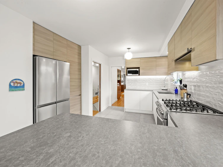 75 Springer Avenue, Burnaby, BC, V5B 3K4 - 9