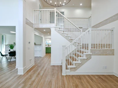 9709 Crown Crescent - 4