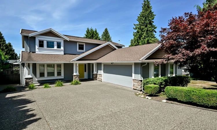 9709 Crown Crescent