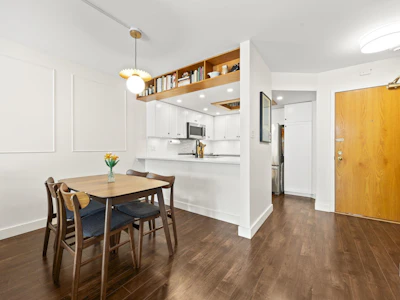 102-1045 Quayside Drive - 5