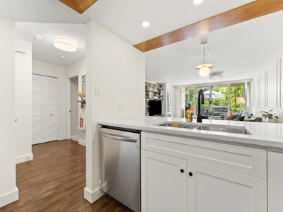 102-1045 Quayside Drive - 3