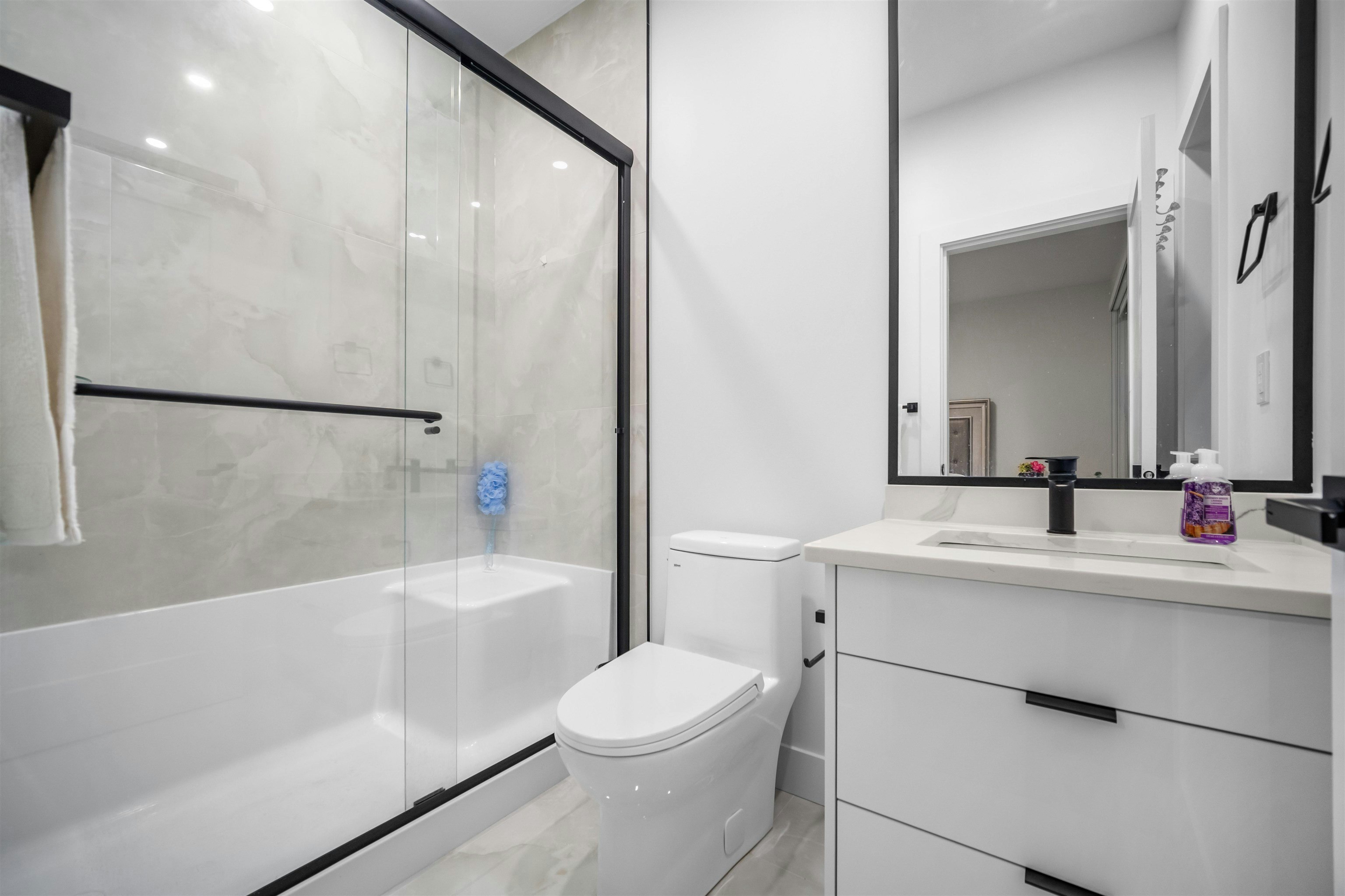 3051 Royal Street, Abbotsford, BC, V2T 2J1 - 32