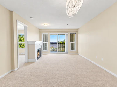 201-3082 Dayanee Springs Boulevard - 2