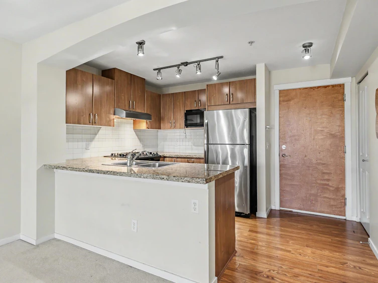 201-3082 Dayanee Springs Boulevard, Coquitlam, BC, V3E 0A3 - 7