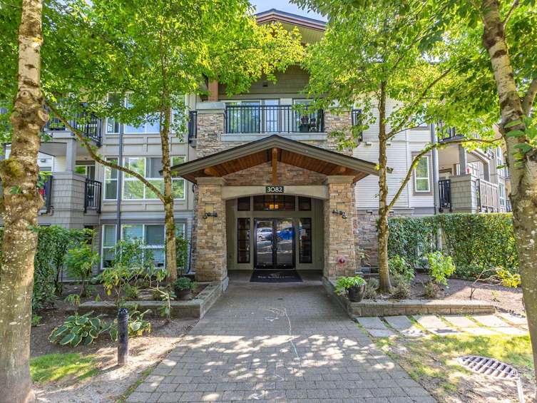 201-3082 Dayanee Springs Boulevard, Coquitlam, BC, V3E 0A3