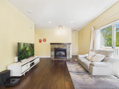 141-7388 Macpherson Avenue - 5