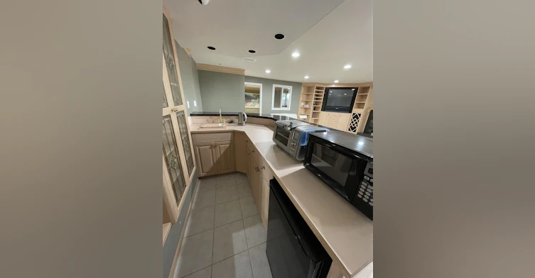 7100 Ridgeview Drive, Burnaby, BC, V5A 4V3 - 2