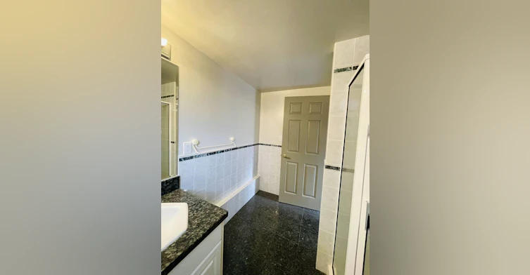 7100 Ridgeview Drive, Burnaby, BC, V5A 4V3 - 9