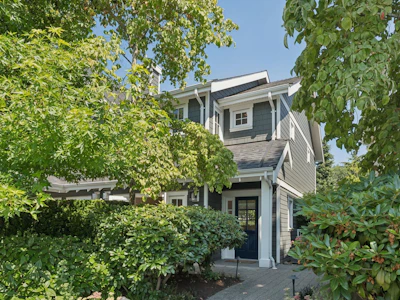 2071 Esquimalt Avenue - 2