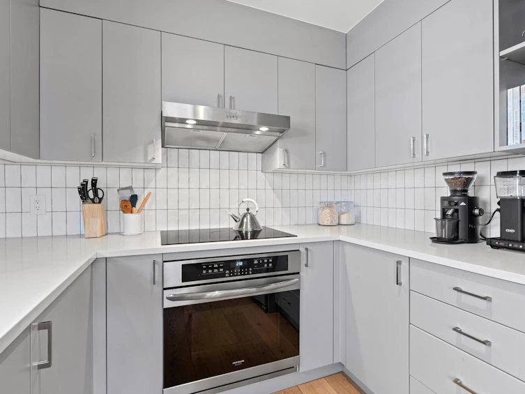 3261 W 2nd Avenue, Vancouver, BC, V6K 1K9 - 5
