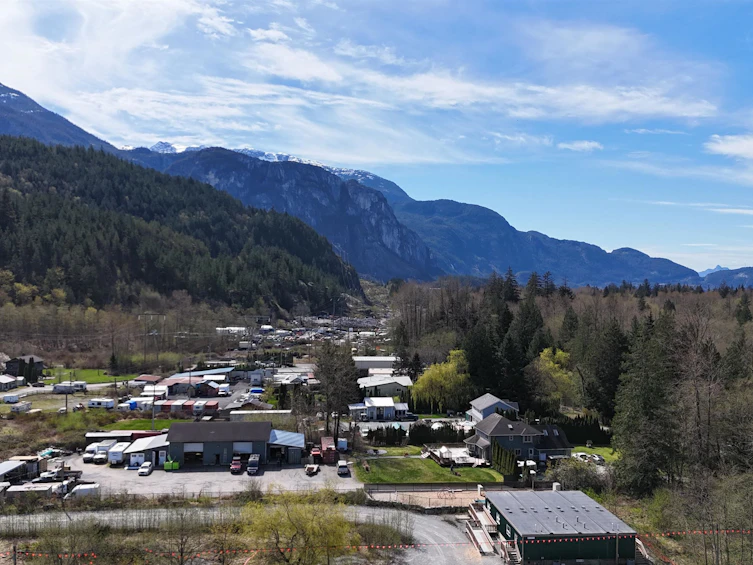 38940 Loggers Lane, Squamish, BC, V8B 0A4 - 38