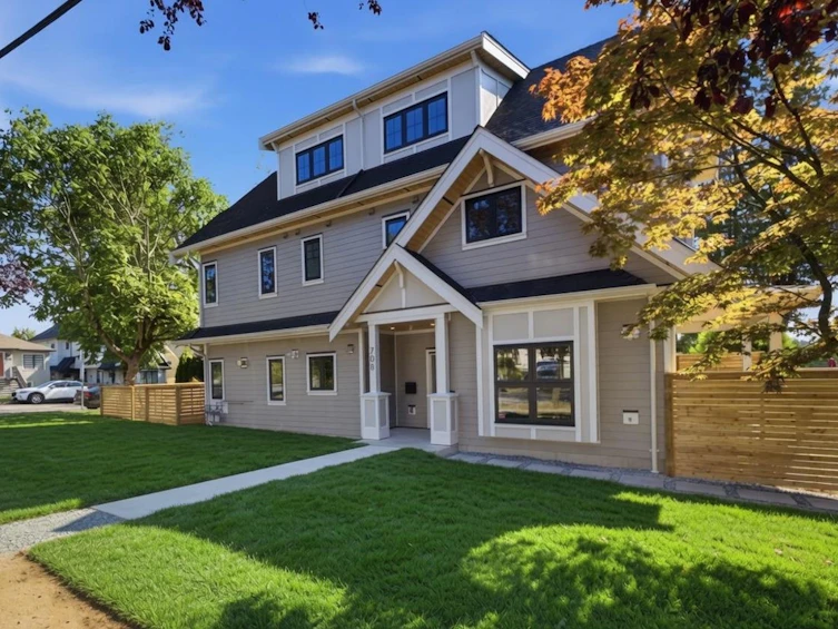 708 Windermere Street, Vancouver, BC, V5K 2L3 - 2