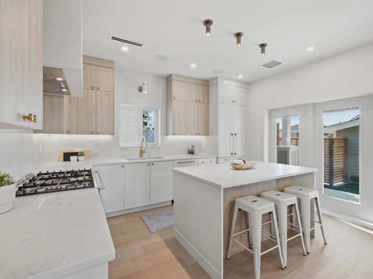 708 Windermere Street, Vancouver, BC, V5K 2L3 - 8