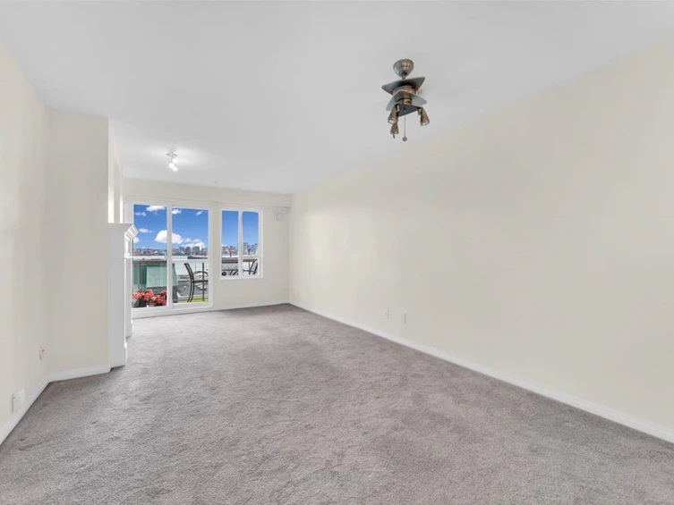 208-333 E 1st Street, North Vancouver, BC, V7L 4W9 - 2