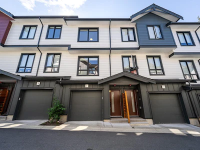 9-10527 155 Street - 3