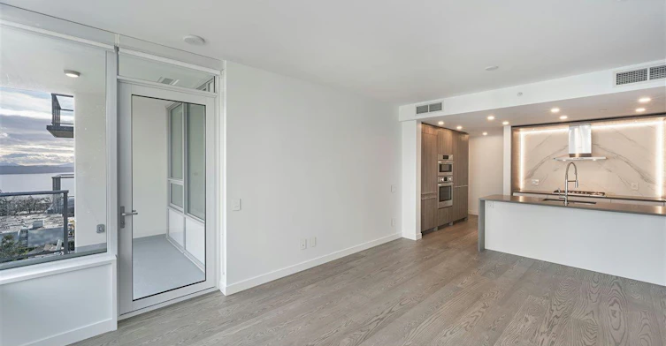 1304-15165 Thrift Avenue, Surrey, BC, V4B 0C1 - 3