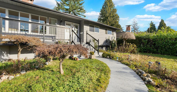638 Elstree Place, North Vancouver, BC, V7N 2Y3