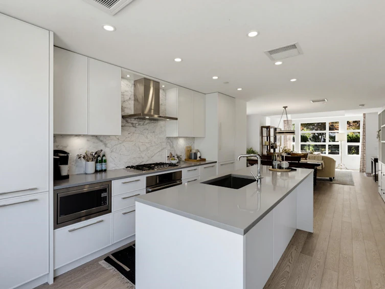 204-1055 Ridgewood Drive, North Vancouver, BC, V7R 0A5 - 17