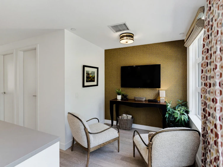 204-1055 Ridgewood Drive, North Vancouver, BC, V7R 0A5 - 18