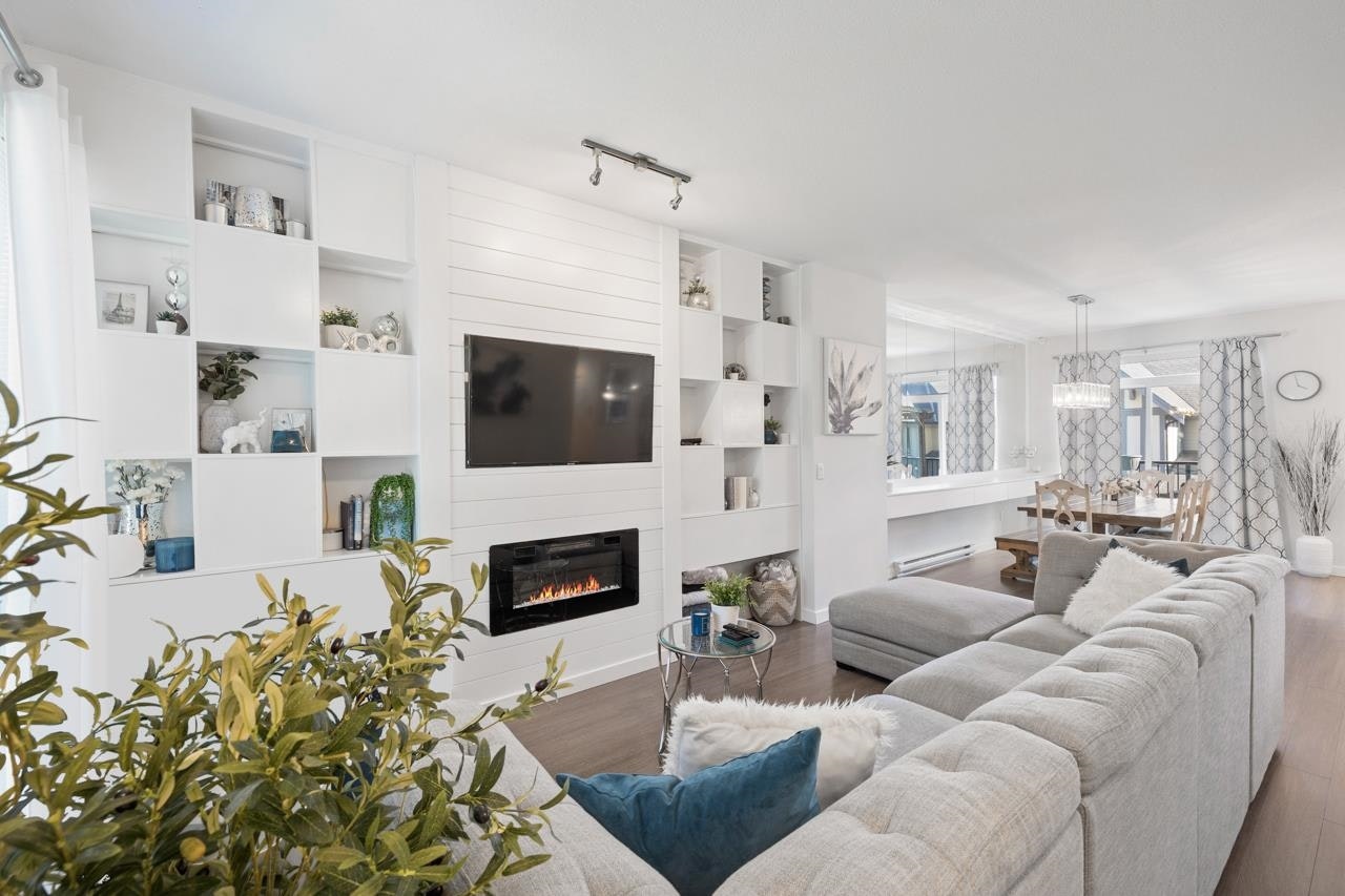 149-3500 Burke Village Promenade - 2