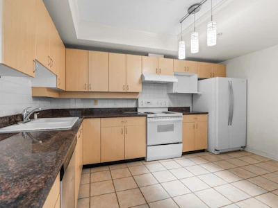 1605-6611 Cooney Road - 3