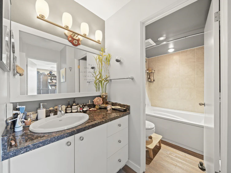 901-2370 W 2nd Avenue, Vancouver, BC, V6K 1J1 - 24