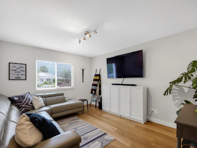 41318 Kingswood Road - 3