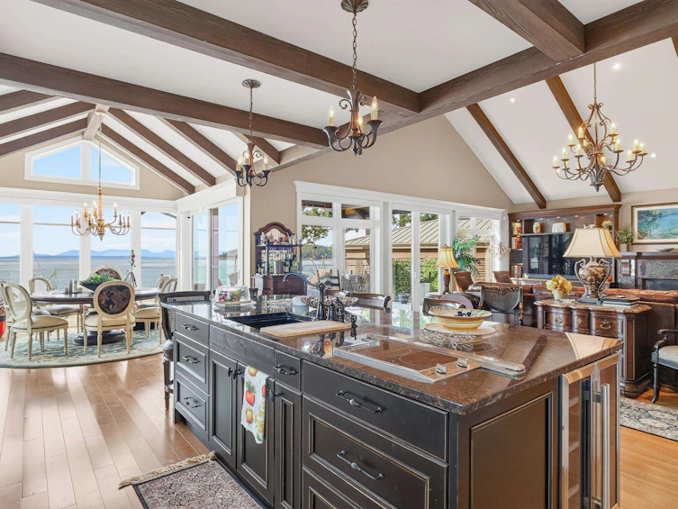 6001 Silverstone Lane, Sechelt, BC, V7Z 0T8 - 9