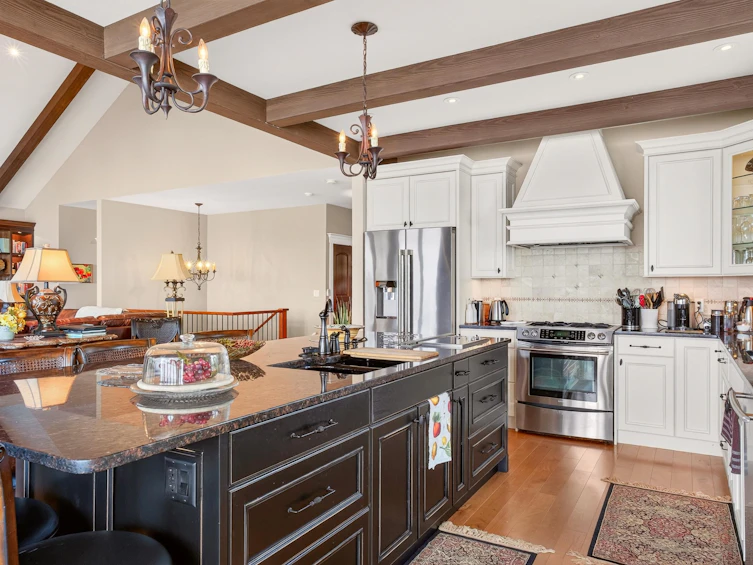 6001 Silverstone Lane, Sechelt, BC, V7Z 0T8 - 11