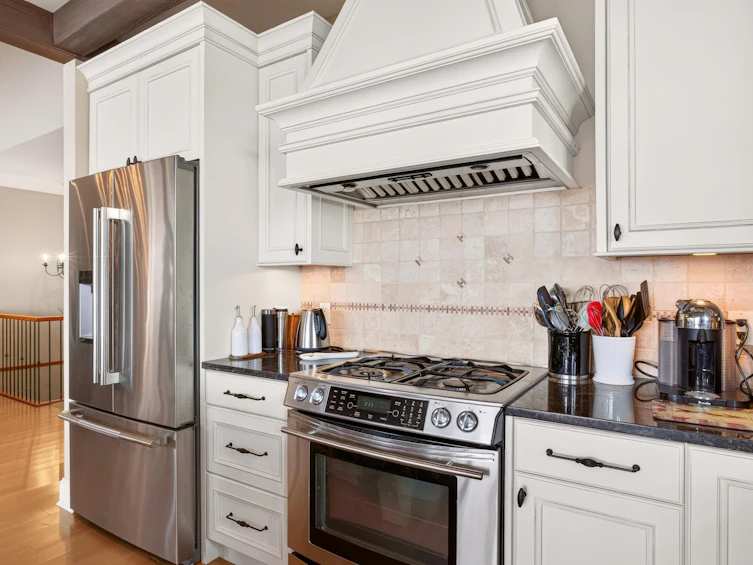 6001 Silverstone Lane, Sechelt, BC, V7Z 0T8 - 12