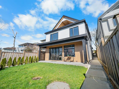 2-3576 E Pender Street - 3