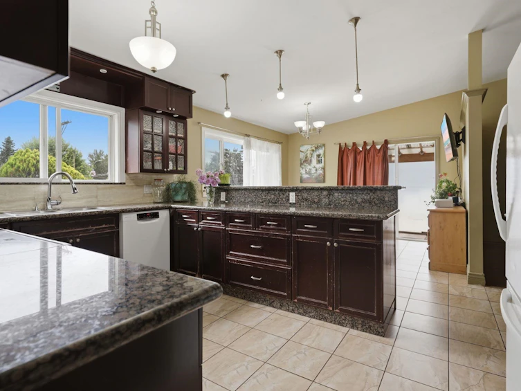 34017 Marshall Road, Abbotsford, BC, V2S 1L8 - 6
