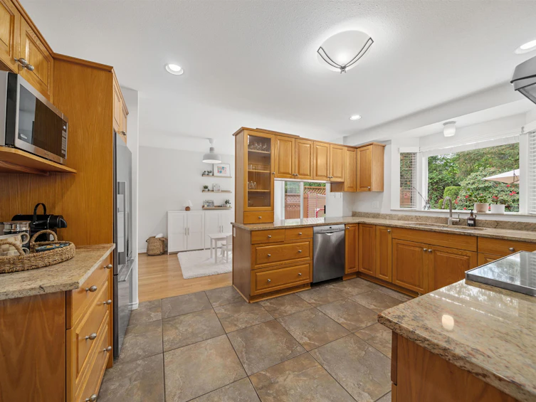 1479 Percy Court, North Vancouver, BC, V7G 2P4 - 6